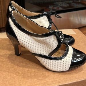 Adorable retro heels